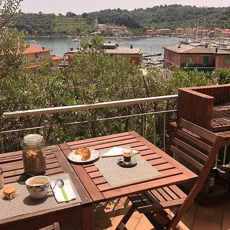 בית נופש La Terrazza Degli Ulivi פורטו ונרה
